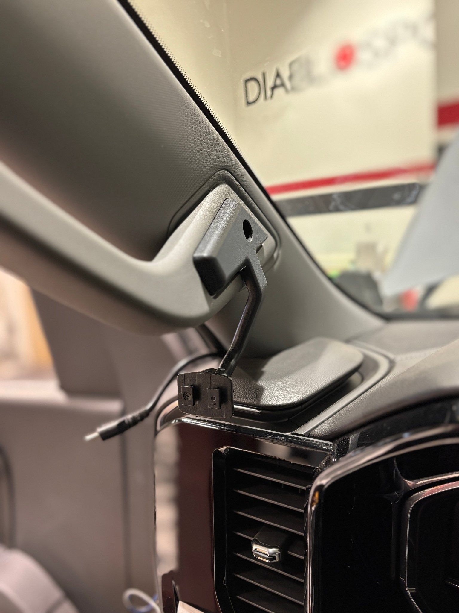 Edge Products 28604 A - Pillar Display Mount (2024 - 2025 6.6L Duramax) - Southern Diesel Supply