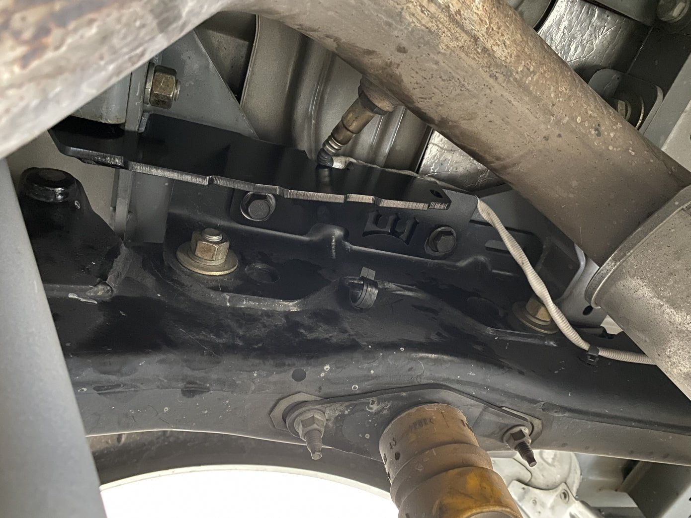 Wicked BWFIX1 B&W Hitch Shock Relocation Kit (2017 - 2022 Powerstroke) - Southern Diesel Supply